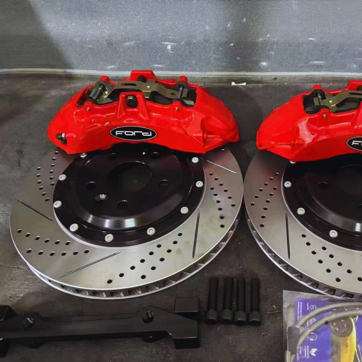 Custom Logo Brake Caliper Kit – DIY Branding